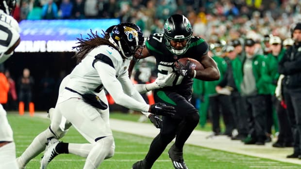 New York Jets RB Zonovan Knight runs against Jacksonville Jaguars